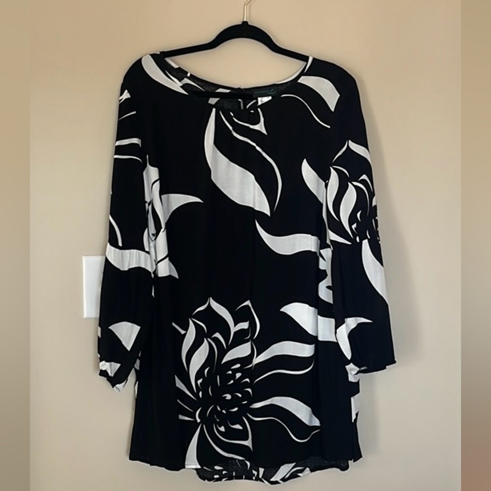 Black and White Floral Blouse Size 16